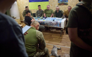 Андрій Єрмак проводить опитування, як звати кота, що брав участь у спілкуванні Зеленського з військовими, фото