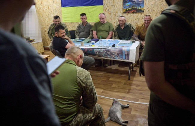 Андрій Єрмак проводить опитування, як звати кота, що брав участь у спілкуванні Зеленського з військовими, фото