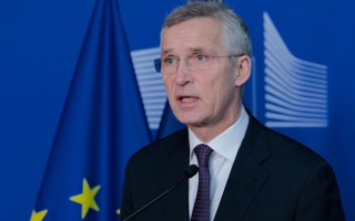 Украина решает, когда вести переговоры с россией, – Столтенберг