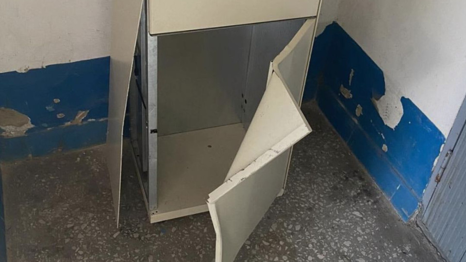 У Полтаві рятувальники допомогли вибратись дитині з поштомату