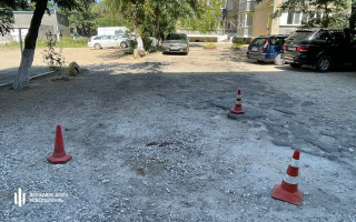 В Одесской области полицейский с женой дважды переехали бабушку и оставили ее умирать на скамейке, видео