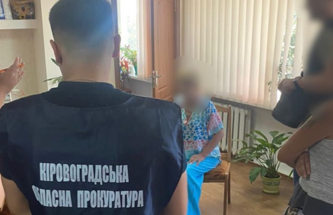 Допомагала призовникам уникнути мобілізації: керівницю аспірантури Льотної академії НАУ затримали на хабарі