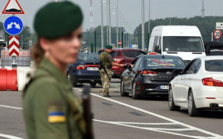 Стало известно, сколько украинцев уехали за границу и не вернулись домой