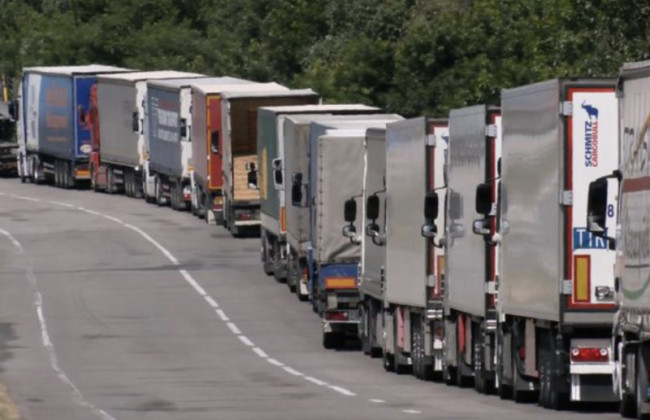 Київ знову не пускатиме вантажівки