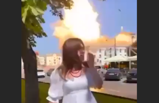 Момент влучання по драмтеатру в Чернігові потрапив на камеру: відео