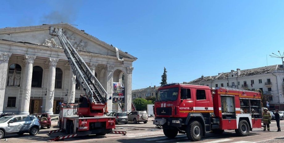 Ракетный удар по центру Чернигова: количество пострадавших выросло до 117, в городе объявили траур