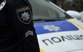 В Киеве патрульные не дали совершить суицид мужчине на улице
