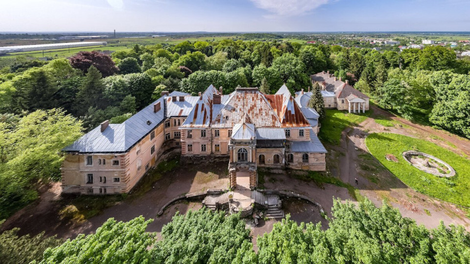 На Львівщині планують відновити занедбаний палац, вік якого близько 300 років