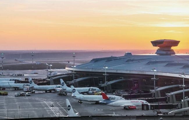 В аеропортах Москви «повітряна тривога»: рейси не приймають і перенаправляють