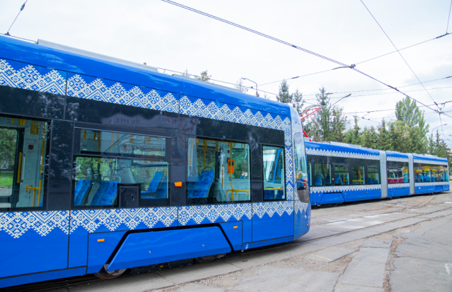 В Киеве в Дарницком районе сошел с рельсов вагон трамвая