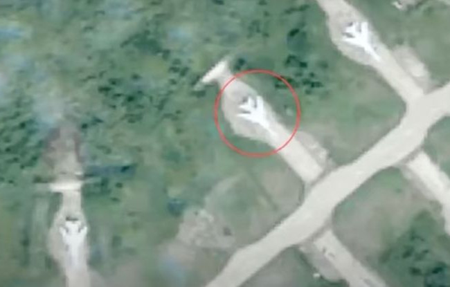 Атака на российский аэродром «Сольцы»: опубликовали спутниковые снимки последствий