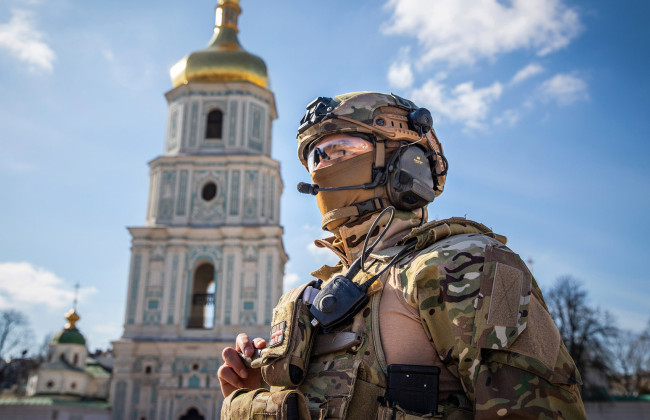 Від 5 до 30 тисяч: які виплати отримують кияни-захисники і їхні сім'ї