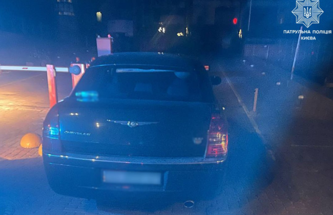 В Киеве в комендантский час забрали в полицию водителя, который нарушал ПДД и ругался с инспекторами