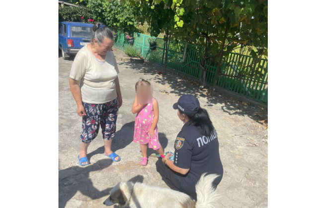 На Хмельниччині бабуся й дідусь не змогли знайти онуку і звернулися до поліції: дівчинка грала у хованки