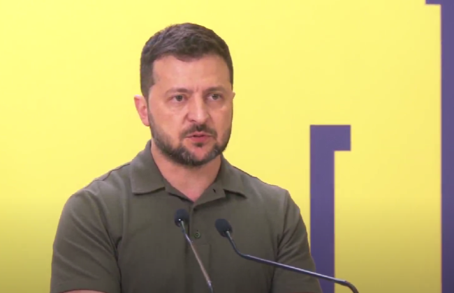 Очень часто люди идут пешком через минные поля, чтобы не потерять дефицит бронированной техники, – Зеленский по поводу контрнаступления на юге