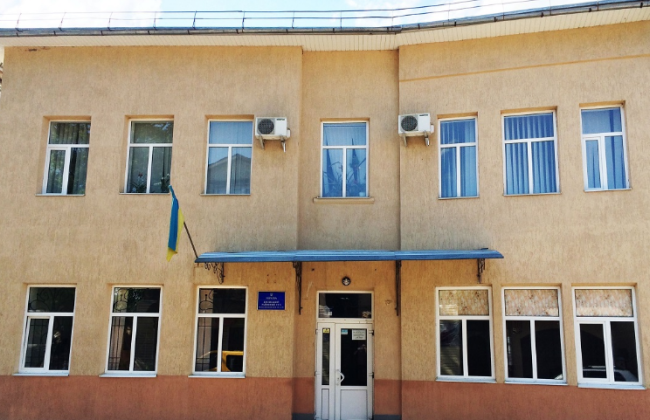 Керівництво суду нав’язало судді помічника проти її волі, але суддя відмовилась з ним працювати