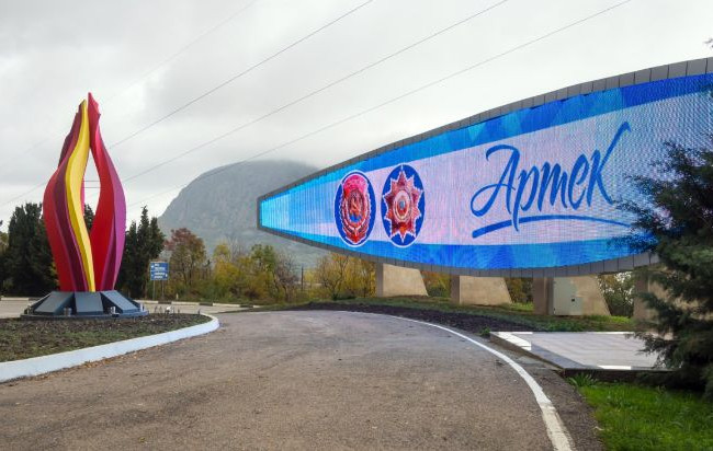 США ввели нові санкції проти рф: у список потрапили мати Кадирова та табір «Артек»