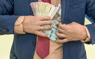 В Черкасской области чиновник насчитывал себе премии более 300% к должностному окладу: как его наказали