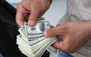В Киеве мужчина втерся в доверие и похитил у женщины $120 000 и ювелирные изделия