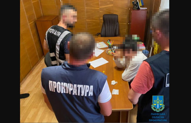 Пропонував €5000 правоохоронцю за знищення доказів: у Львові затримали зловмисника