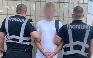 Зухвале пограбування на Київщині: чоловік викрав зі школи ноутбук