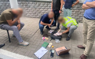 Погоріли на хабарі у 500 000 грн: викрили службовця «Київводоканалу» та керівника приватної фірми