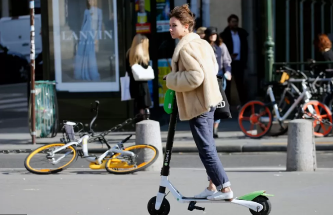 З вересня Париж стане першою європейською столицею, яка заборонить електричні самокати