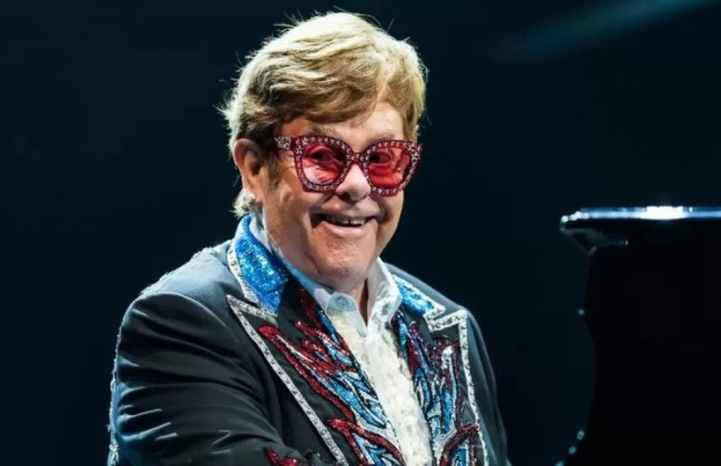 Элтон Джон попал в больницу после падения в его доме в Ницце