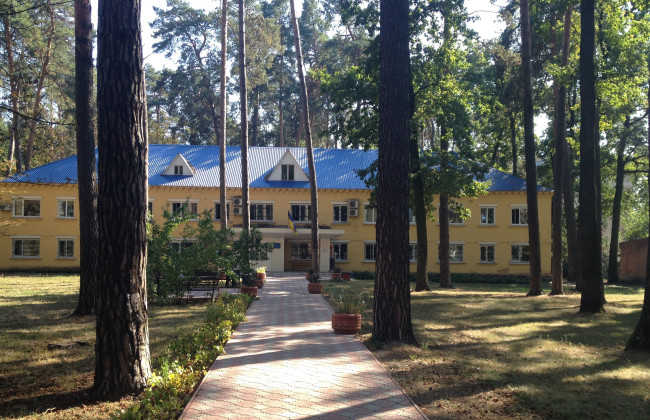 Обвинувачений бігав по залу судового засідання, ображав і погрожував судді, але з ним нічого вдіяти не змогли