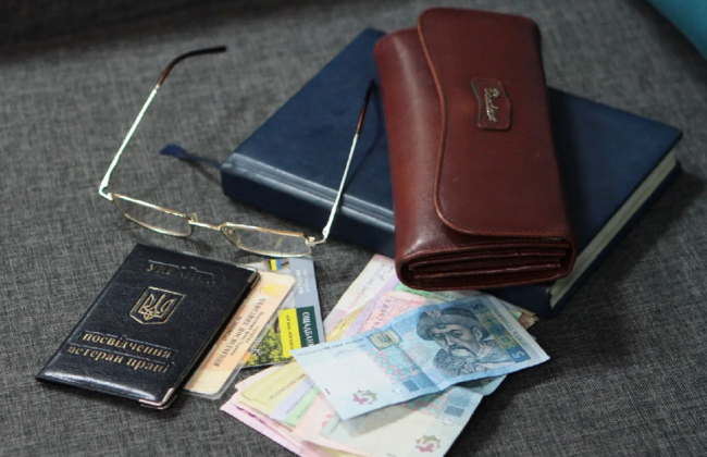 Украинские пенсионеры с временно оккупированной территории могут потерять пенсию, если не напишут заявления в Пенсионный фонд, - Верховная Рада приняла законопроект