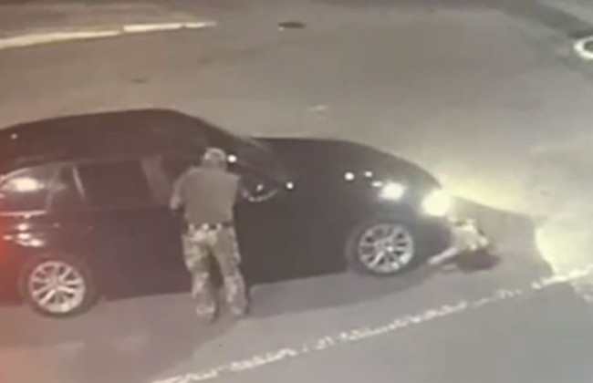 Спрятала в нише для запаски: иностранка пыталась вывезти из Украины уклониста, видео