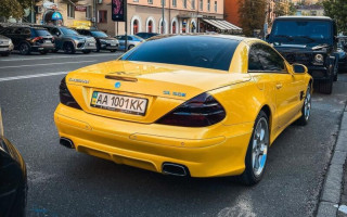 У Києві помітили рідкісний спорткар Mercedes із ексклюзивним тюнінгом, фото