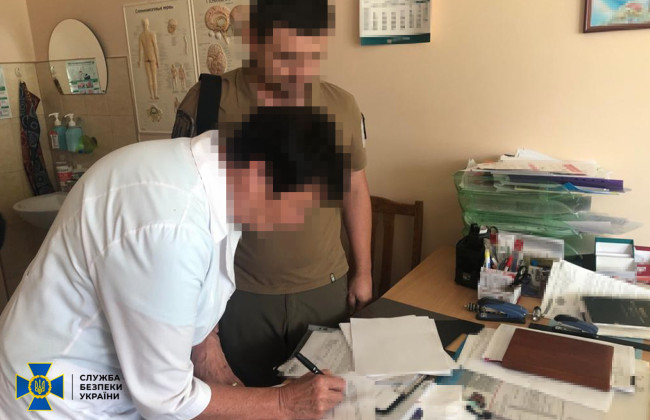 «Списала» півсотні ухилянтів за понад 10 млн грн хабарів: на Київщині викрили очільницю військової медкомісії