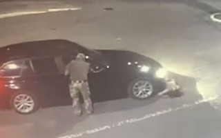 Заховала у ніші для запаски: іноземка намагалась вивезти з України ухилянта, відео