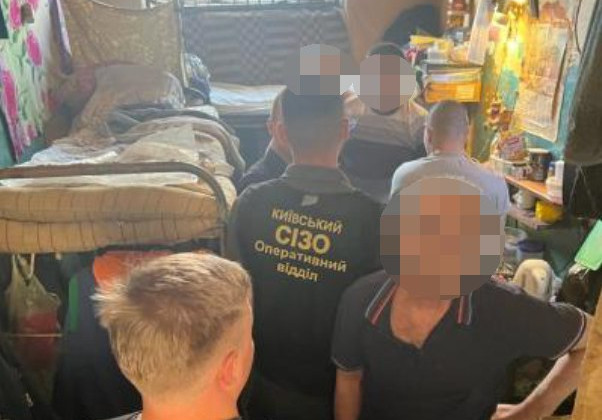 Збут метадону на території київського СІЗО: організатору та виконавцям повідомлено про підозру