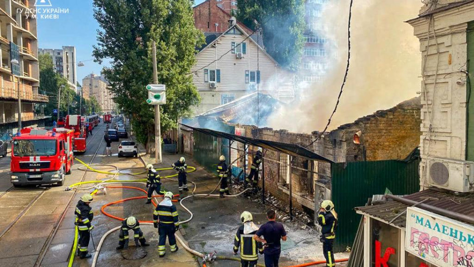 В Киеве подожгли дом 1830-х годов, на месте которого хотят построить ЖК: в Раде привели шаги по сохранению исторических зданий