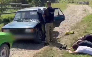 «Голлівудські перегони» на кордоні: прикордонники зі стріляниною затримали ухилянтів, відео