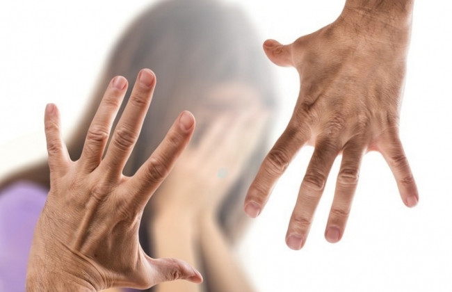 Физическое принуждение и несет ли ответственность лицо за деяния под принуждением: подробности