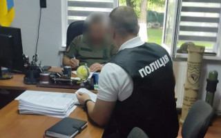 Нараховував премії собі і дружині: на Прикарпатті викрили начальника районного ТЦК
