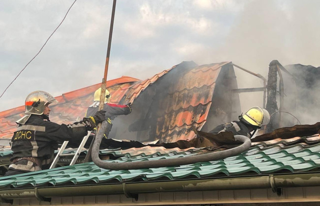 Враг атаковал Киев: в двух районах Киева зафиксированы падения обломков, есть погибшие