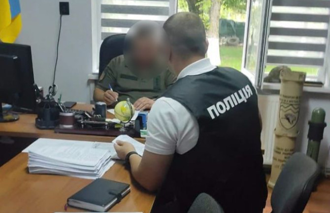 Насчитывал премии себе и жене: на Прикарпатье разоблачили начальника районного ТЦК