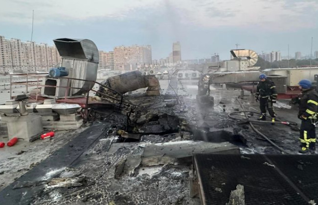 У Києві уламки російської ракети пробили дах ТЦ «Ашан»: оприлюднили фото