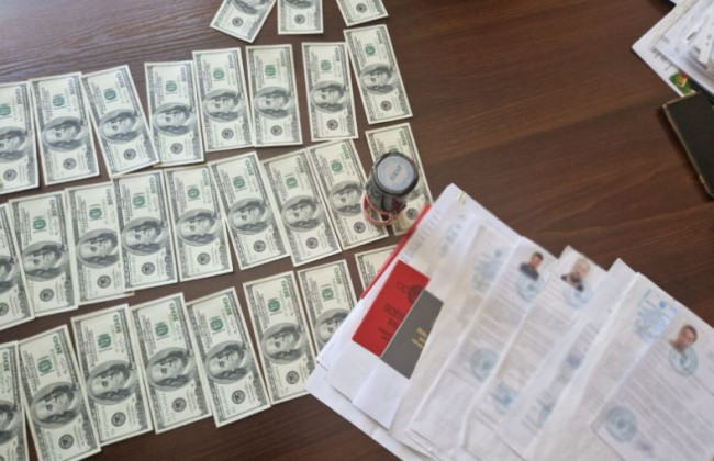 Погорел на взятке в $3 000 за снятие с военного учета: в Киеве будут судить главу одной из ВВК