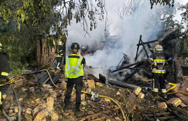 Пострадали кладбища и жилые дома: в МВД обнародовали последствия атаки на Киевщине, фото и видео