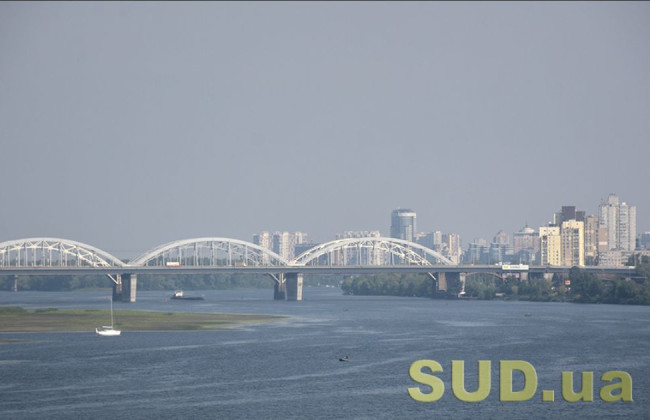 В Киеве спасли «Бэтмена», который хотел переплыть Днепр: фото