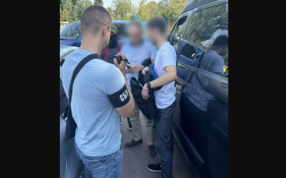 Вимагав 3,5 тис доларів за підключення до електромереж: підозрюють начальника відділу Укрзалізниці