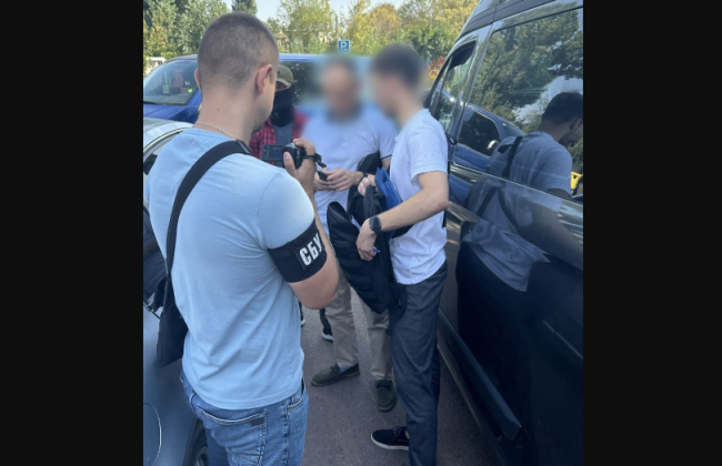 Требовал 3,5 тыс долларов за подключение к электросетям: подозревают начальника отдела Укрзализныци