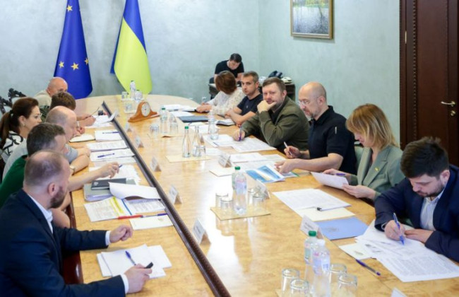 Усунуть зловживання при нарахуванні виплат і премій: Шмигаль заявив, що Держбюджет на 2024 рік готують з новою системою оплати праці чиновників