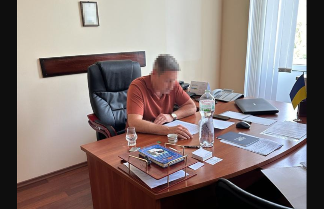 Требовал взятку от инвесторов за установку солнечных панелей: в Одесской области разоблачен чиновник пенитенциарного органа