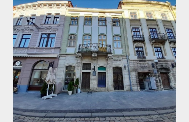 Во Львове суд обязал компанию восстановить памятник архитектуры в центре города